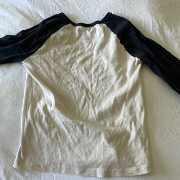 Brandy Melville Graphic Long Sleeve - Picture 5 of 5